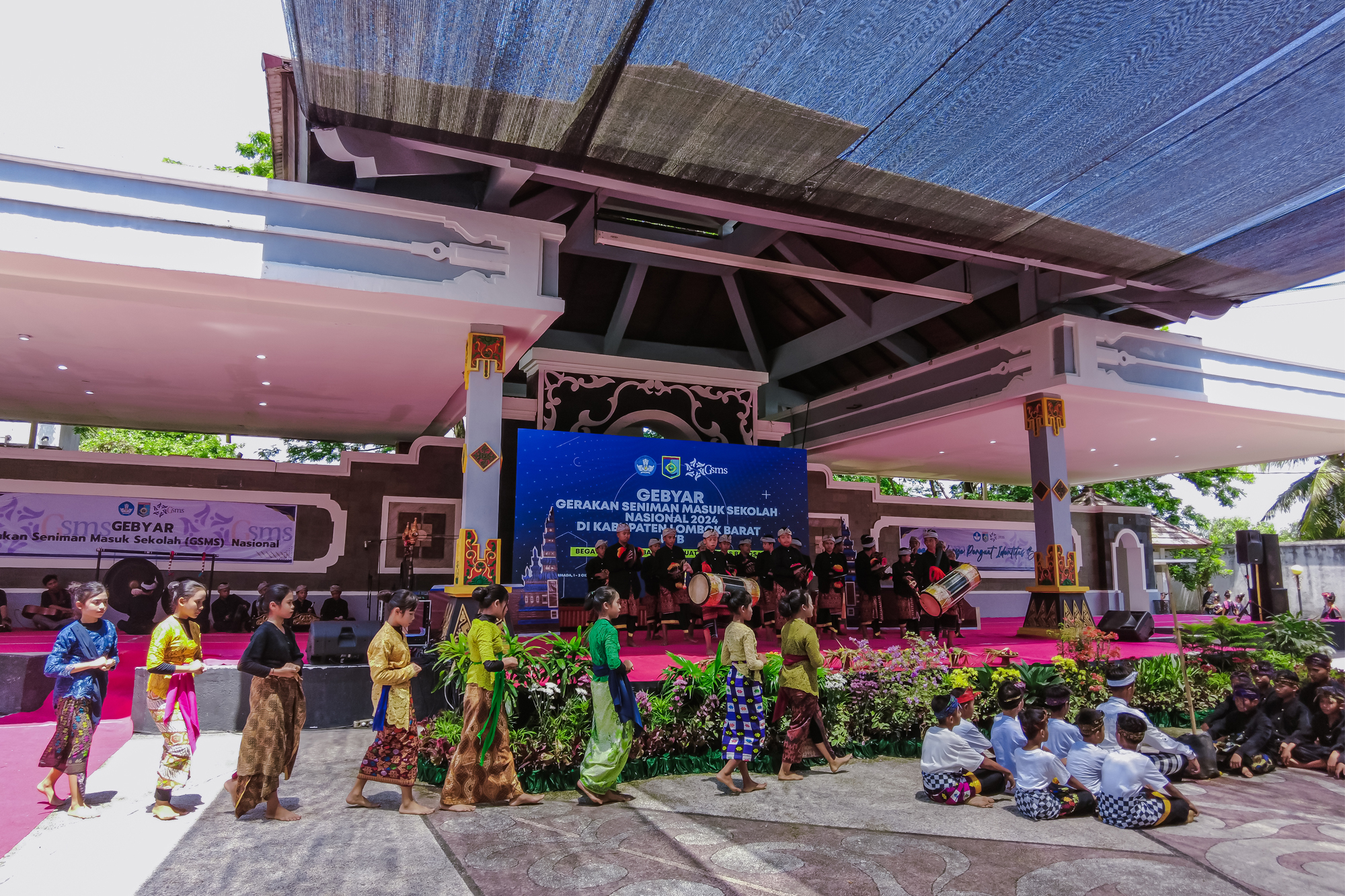 Pertunjukan Panggung Anak-Anak Peduli Anak